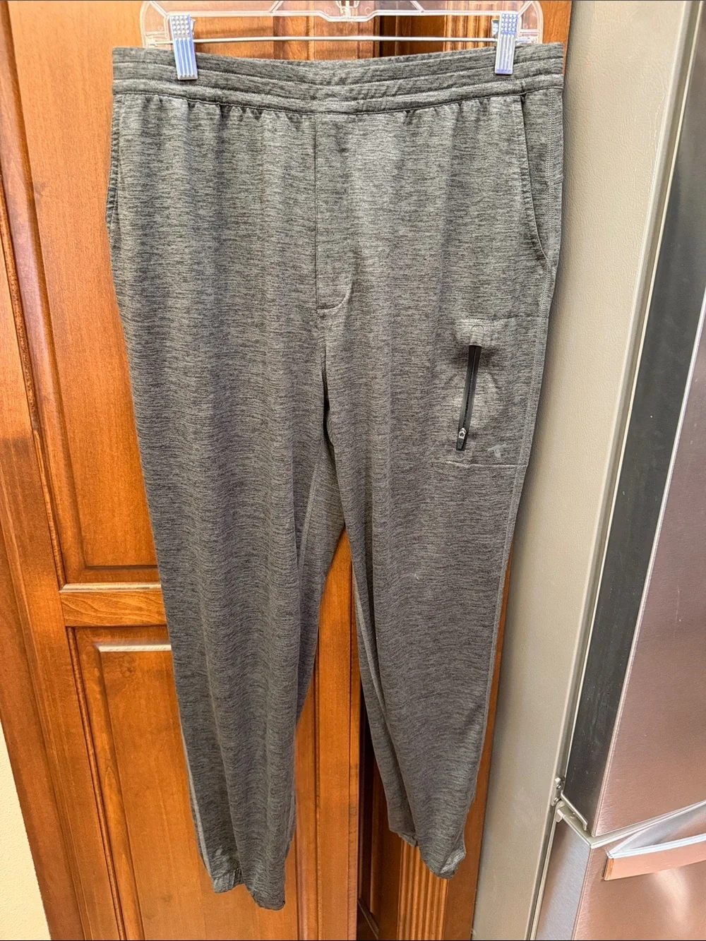 Genteal Men's Gray Joggers with Zip Pocket